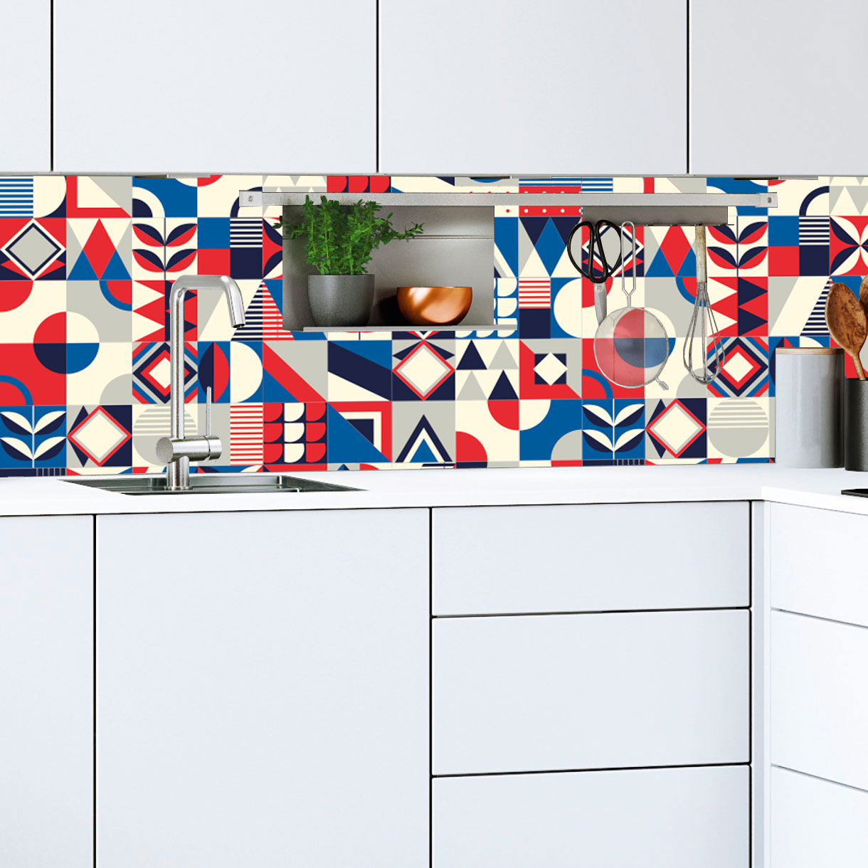 Mosaicos azules, rojos y crema